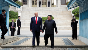 Kim Dzsongun váratlanul békejobbot nyújtott Donald Trumpnak, de szabott egy feltételt