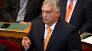 Grillezős TikTok-videóval üzent Karácsony Gergelynek Orbán Viktor a koszos rakparton, azonnal jött a válasz
