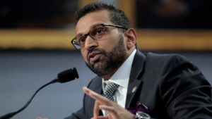 Törvénybe ütköző ajándékokat adott az FBI igazgatója magas rangú tisztviselőknek