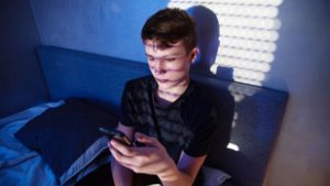 Görögország betiltja a közösségi média használatát a 16 év alattiak számára