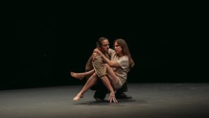 Megsütötte a gyerekeket, hogy megetesse szerelmét