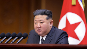 Kim Dzsongun „kapitalistának” ítélte, akár munkatábor is járhat mellnagyobbításért