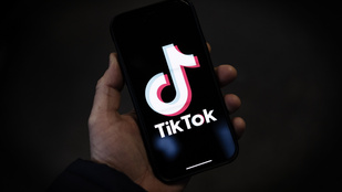 Sokkoló jelentés a TikTokról, a platform pornót ajánl gyerekeknek