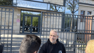 „Kocsis Máté kapja be, nincs szó rágalmazásról” – Juhász Pétert órákon át faggatták az ügyészségen Zsolti bácsiról