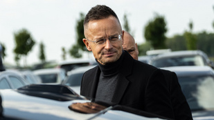 Szijjártó Péter: Az autóipar jelenleg történelme legjelentősebb technológiai forradalmán megy át