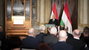Orbán Viktor agitáló félbolondokról, erőszakos Lenin-fiúkról beszélt