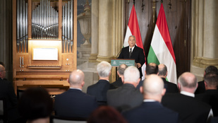 Orbán Viktor agitáló félbolondokról, erőszakos Lenin-fiúkról beszélt