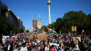 Dühös gyűlölködők özönlik el az utcákat, mert a gyilkosok háborús logikája ezt kívánja