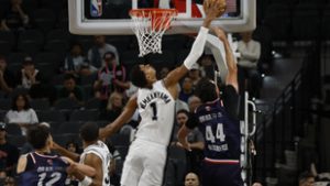 Három centit nőtt, felszedett 20 kiló izmot, lepattannak az ellenfelek a 223 centis óriásról