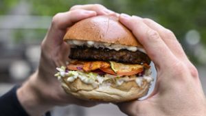 Vége a vegán kolbásznak és hamburgernek, az Európai Parlament fontos döntést hozott