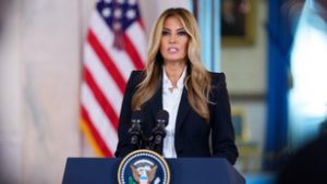 Melania Trump váratlanul kamerák elé állt, megállapodott Vlagyimir Putyinnal