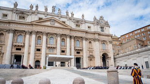 Újraszentelték a Szent Péter-bazilika oltárát, miután egy férfi levizelte