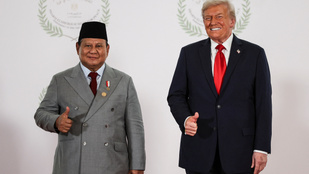 Bekapcsolva maradt a mikrofon, különleges kéréssel fordult az indonéz elnök Donald Trumphoz