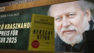 Egy A4-es lappal hirdeti Krasznahorkai László Nobel-díját Magyarország a Frankfurti Könyvvásáron