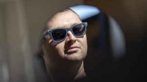 Hatalmas siker a Meta-szemüveg: történelmi csúcson a Ray-Ban