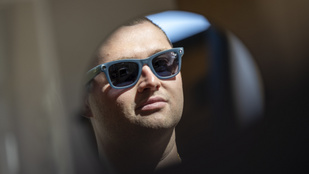 Hatalmas siker a Meta-szemüveg: történelmi csúcson a Ray-Ban