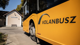 Busszal a kilátástalanságba: elkísértük a megszüntetett nagykereki vasútvonal utolsó járatát