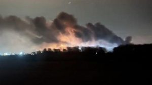 Robbanást hallottak a helyiek, majd tűz ütött ki a Mol százhalombattai olajfinomítójában