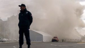 Egy 70 éves férfi lövöldözött a szerb parlamentnél, azt akarta, hogy a rendőrség megölje
