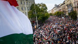 Hatalmas lyukak a Tisza rendezvényén, már Magyar Péter a hitelesebb populista – így írtak a magyar lapok