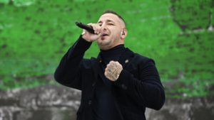 Curtis a karrierje csúcsának tekinti, hogy a forradalom hősei előtt tisztelegve léphetett föl