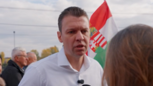 Egymásnak esett Menczer Tamás és az RTL riportere a Békemeneten