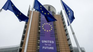 Bajban a Meta és a TikTok, komoly szabálytalanságokat tárt fel az Európai Bizottság