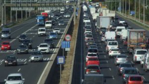 Ismét több kilométeres dugó alakult ki az M1-esen, ez a negyedik baleset kevesebb, mint egy nap alatt