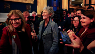 A baloldali Catherine Connolly mindent elsöprő győzelmet aratott az ír elnökválasztáson