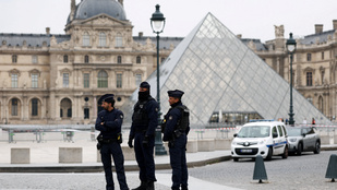 Elfogták a Louvre-rablás gyanúsítottjait