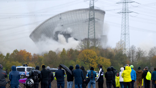 Kártyavárként omlottak össze a több tonnás betonkolosszusok Németországban
