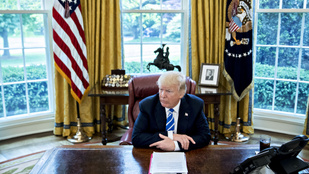 Donald Trump magához rendelte tanácsadóit, óriási a tét