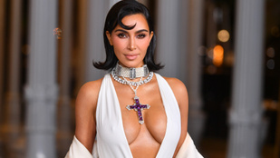 Kim Kardashian 45 éves lett, most már tudni akarja, mennyibe kerül egy doboz tej
