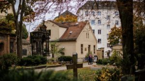 Morbid trendre kattantak rá a temetőbe járó németek