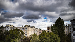 Itt a fordulat az időjárásban, érkezik a csapadékzóna Magyarország fölé