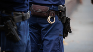 Bedrogozva száguldozó ámokfutót üldöztek a rendőrök, baleset lett a vége