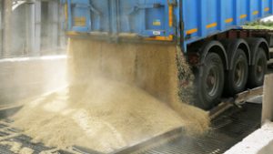 Politico: Brüsszel bíróság elé viheti Magyarországot, Lengyelországot és Szlovákiát