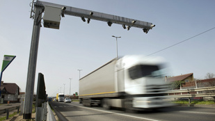 Száguldozás Budapesten: a sofőr 468 ezer forintja bánta, hogy 129 kilométer per órával ment