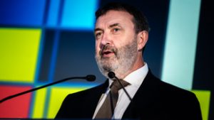 Egy MI-vel generált Palkovics László arról beszél, hogy nem kell félni az MI-vel generált álhírektől