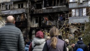 Ezrek menekülnek Ukrajnában, drónokkal vadászik a civilekre az orosz hadsereg