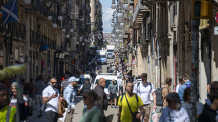 Ingyenpénzt osztogat Spanyolország, mégsem történt fordulat a szegénységben