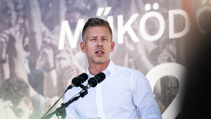 Magyar Péter megszólalt a történelmi adatszívárgás után, de eltűntek az oroszok a történetéből