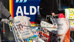 Üvöltözésig fajuló vita miatt tiltottak ki egy idős házaspárt az Aldiból