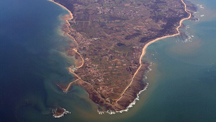 Tömegbe hajtott egy autó Franciaországban, tíz ember megsérült