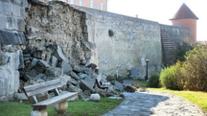 Leomlott az egri vár falának egy része csütörtök hajnalban