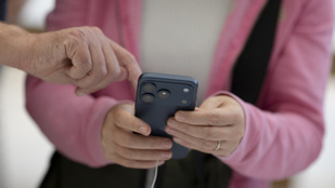 Történelmi AI-megállapodás küszöbén áll az Apple és a Google