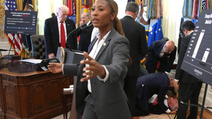 Elájult egy gyógyszeripari vezető az Ovális Irodában Donald Trump bejelentése közben