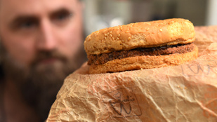 Hátborzongatóan ép a világ legrégebbi, harminc éves McDonald's-burgere