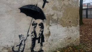 Újabb Banksy Ukrajnában? Lvivben fedezték fel a titokzatos graffitit