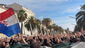 Kiújultak az etnikai feszültségek Horvátországban, több ezres tömeg gyülekezik Splitben